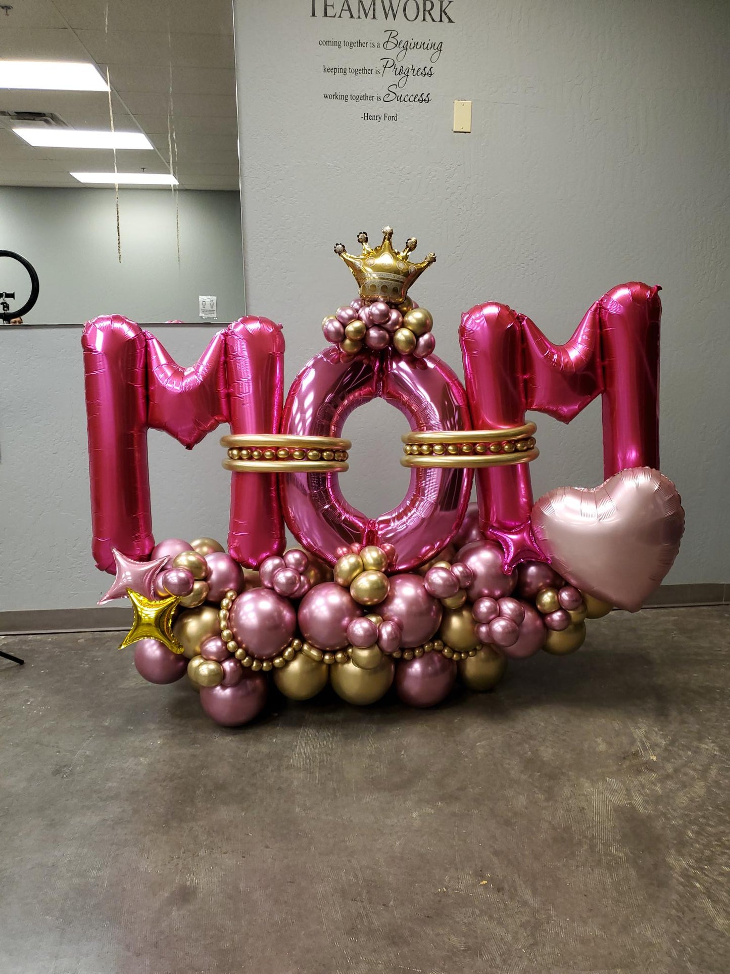 Queen MOM Balloon Arrangement